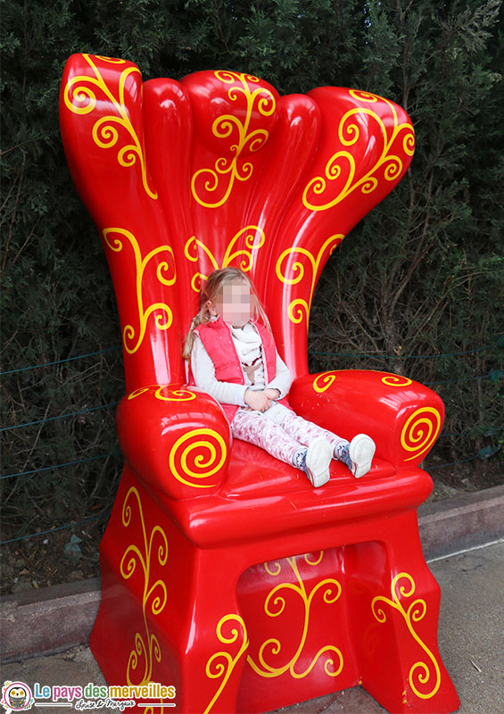 Fauteuil dans Alice au pays des merveilles