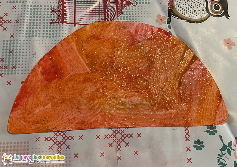 gouache orange avec des paillettes