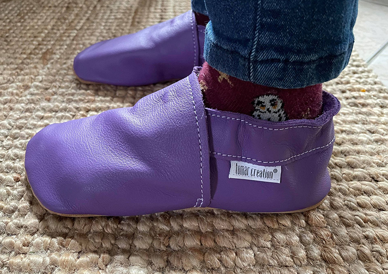 chaussons en cuir souple violet