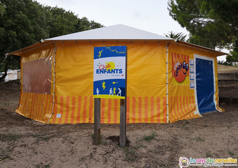 Tente du club enfant au camping Campéole de la plage des Tonnelles