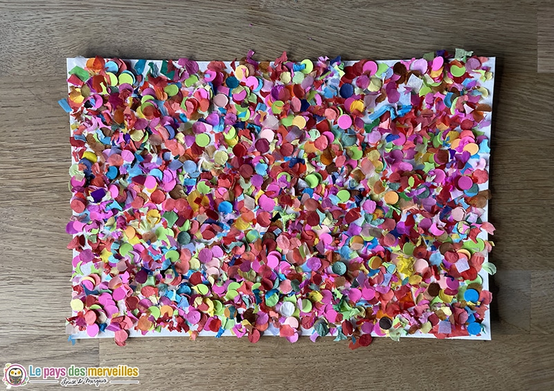 Fond en collage de confettis