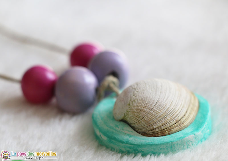 Collier coquillage, pâte autodurcissante et perles en bois