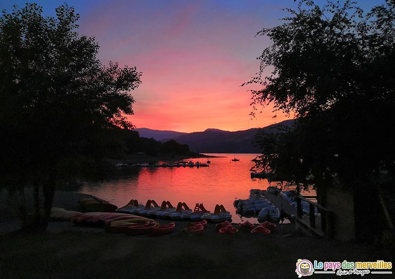 Coucher de soleil sur le lac de Serre-Ponçon