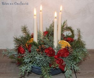 Couronne de Noël avec des branches de sapins