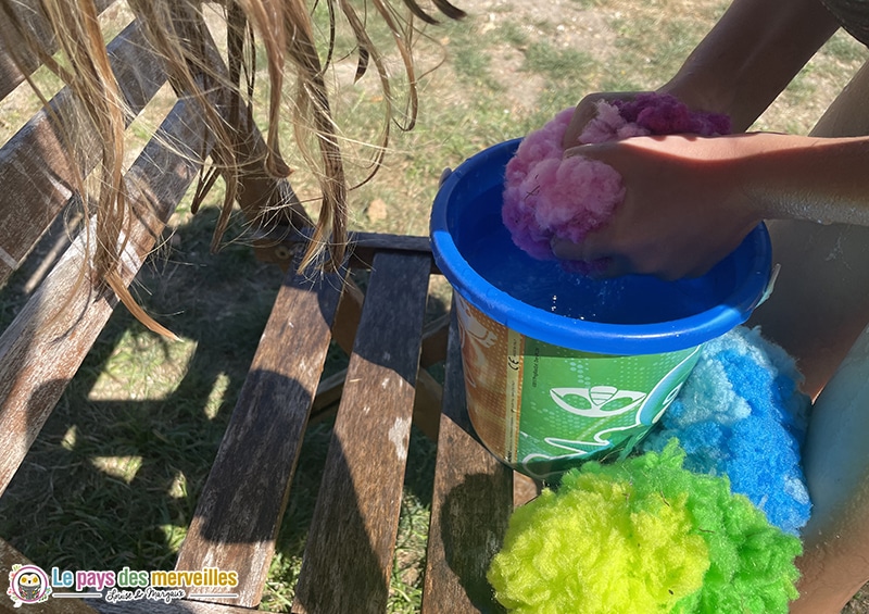 jeux d'eau avec bombes à eau réutilisables