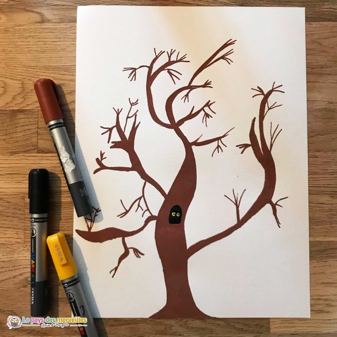 dessin colorié d'un arbre sans feuilles 