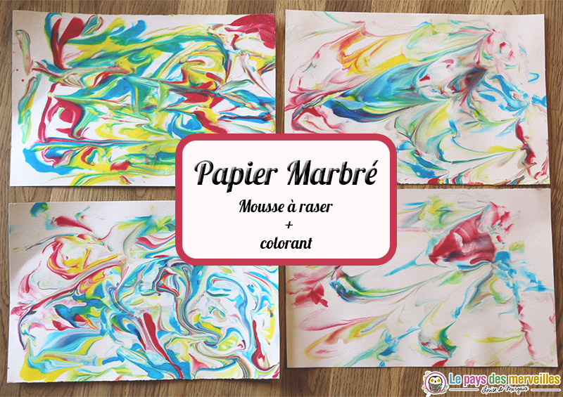 Papier marbré avec de la mousse à raser et du colorant