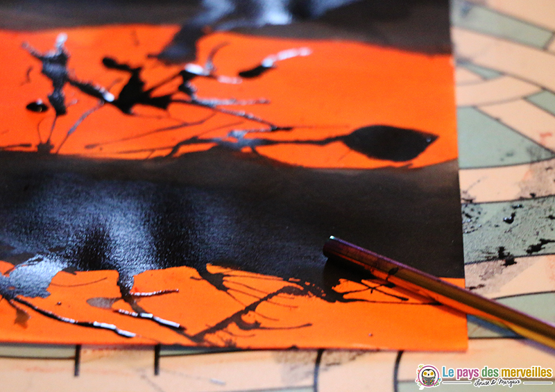 Bricolage halloween encre soufflée à la paille 