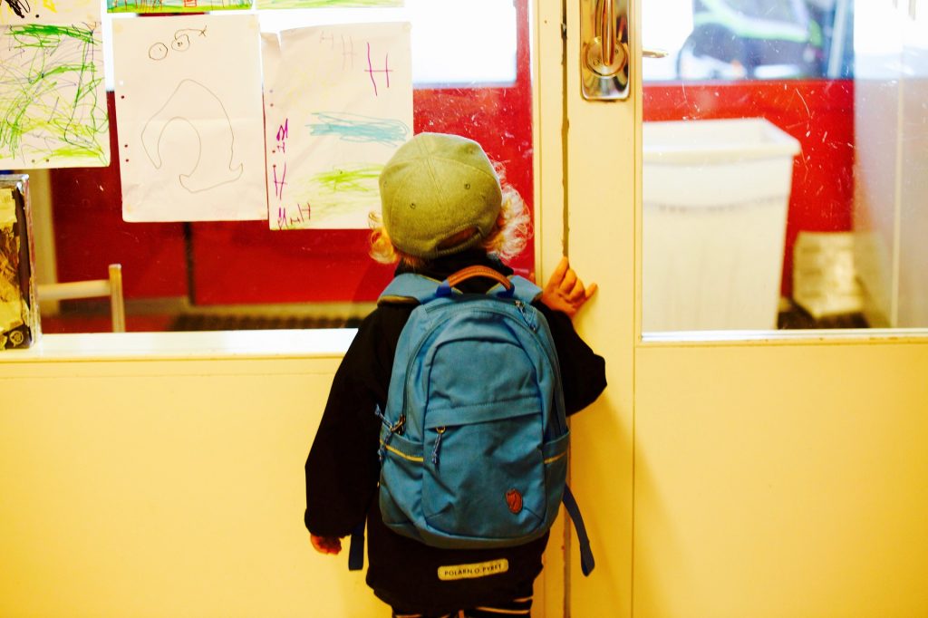 Marquer les vêtements des enfants pour l'école