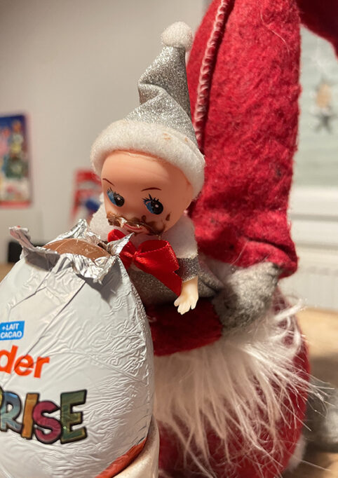 Expérience magique lutin de Noël oeuf en chocolat