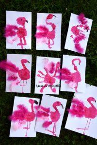 Flamants roses en peinture et plumes