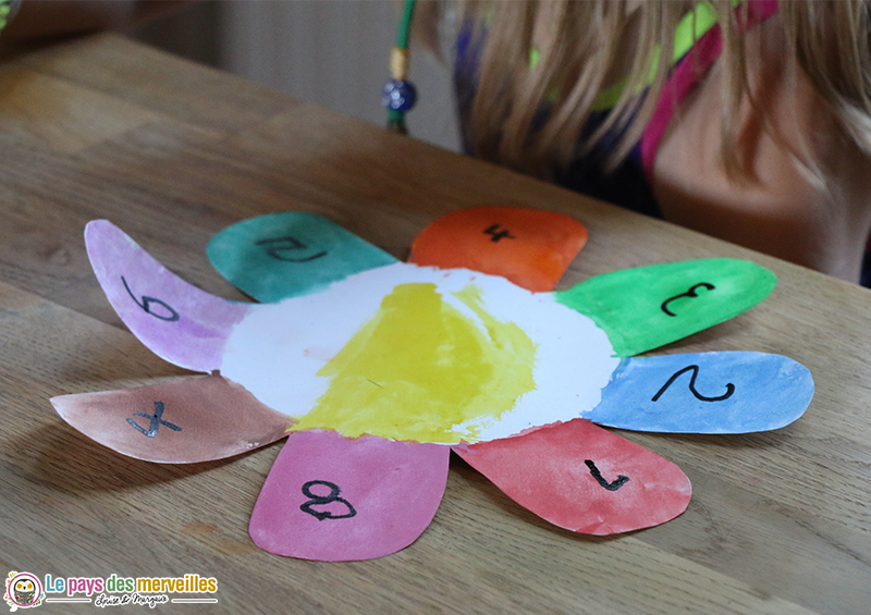 Fleur colorée pour décompter les jours avant la rentrée