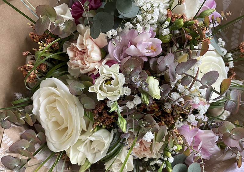 Livraison d'un bouquet de fleurs pour la fête des mères