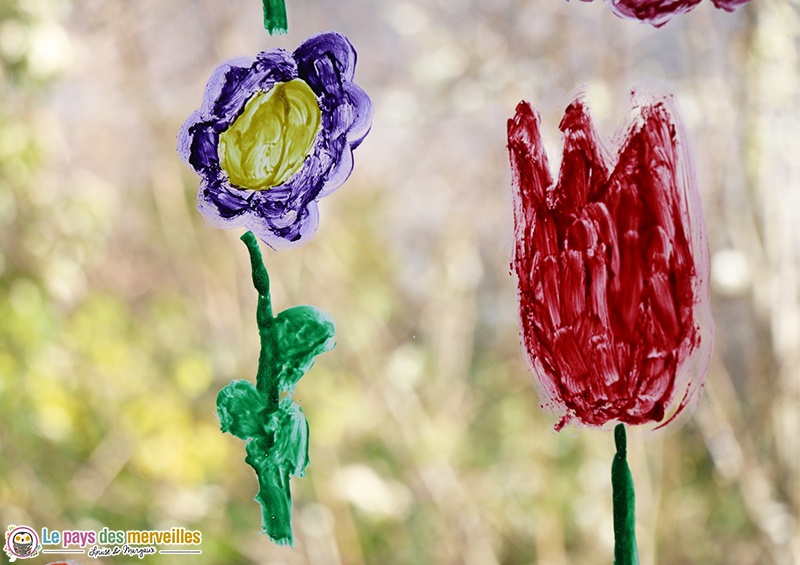 peindre des fleurs sur les vitres