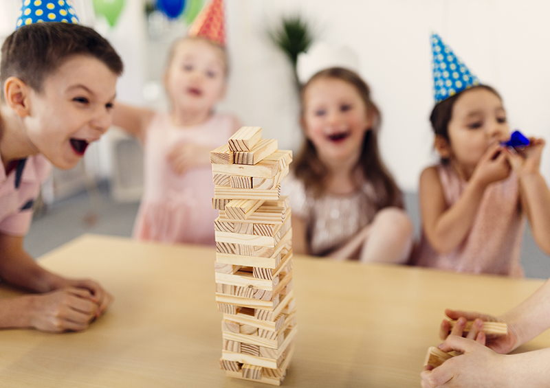 Jeux de société pour un anniversaire enfant à l'intérieur