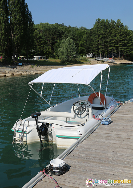 Bateau electrique sur le lac de Serre-Ponçon