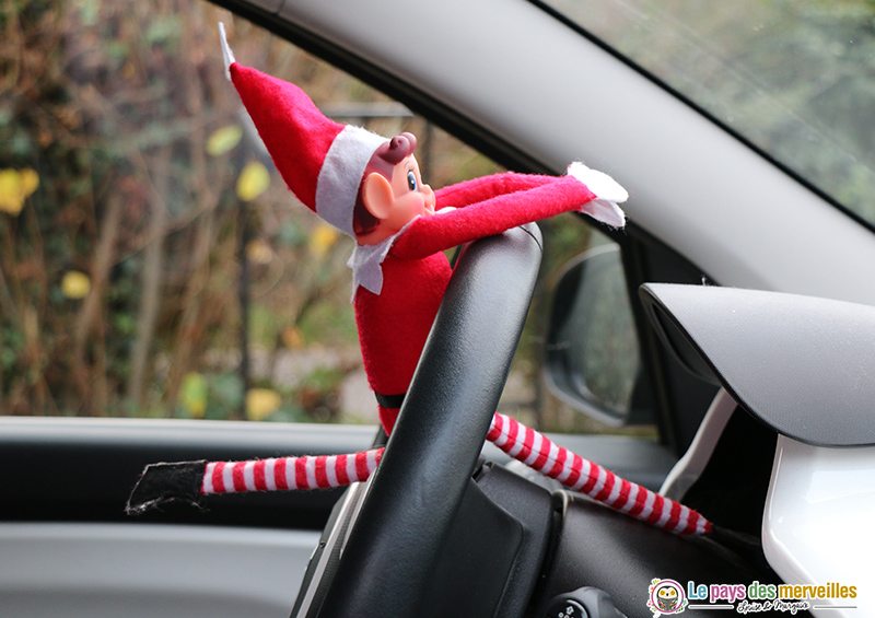 lutin farceur dans la voiture