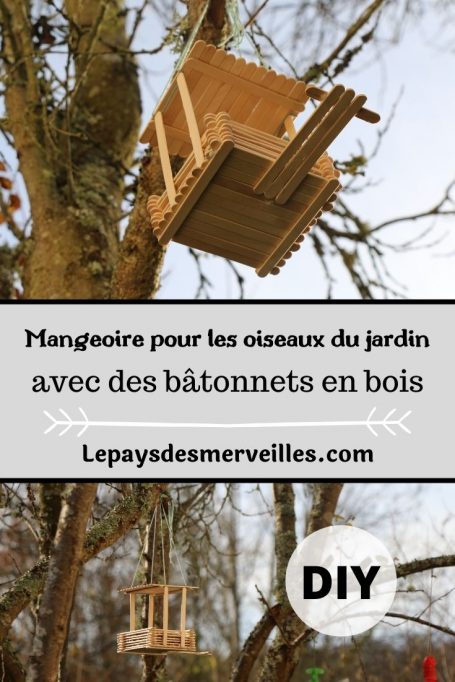 Mangeoire avec des bâtonnets en bois 