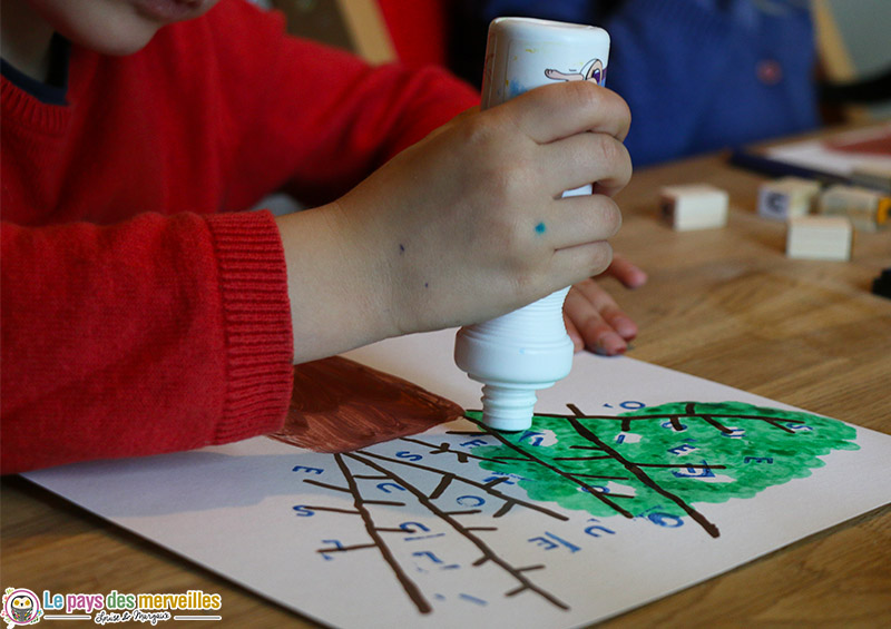 Premier marqueur de coloriage avec de l'encre