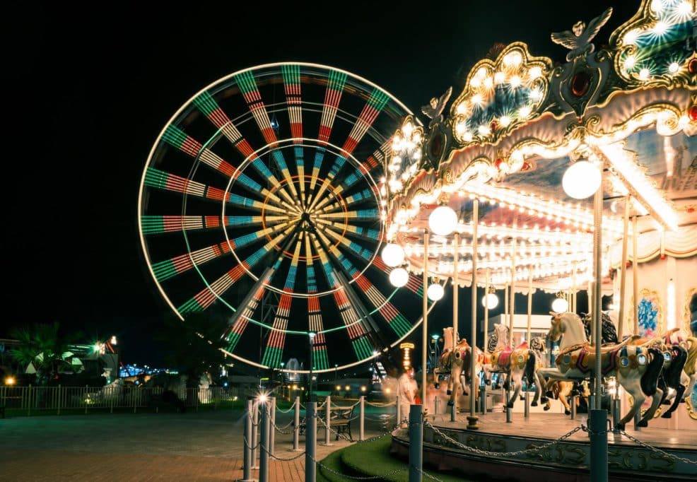 journée en famille dans un parc d'attractions