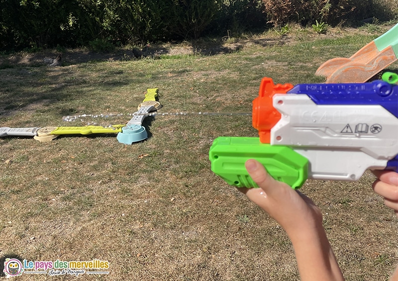 jeux d'eau avec pistolet à eau Nerf de Hasbro