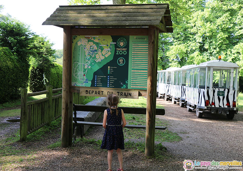 Départ du petit train Thoiry Zoo