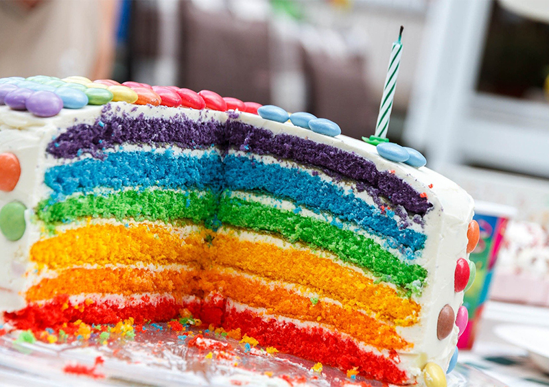 rainbow cake : gateau anniversaire arc-en-ciel