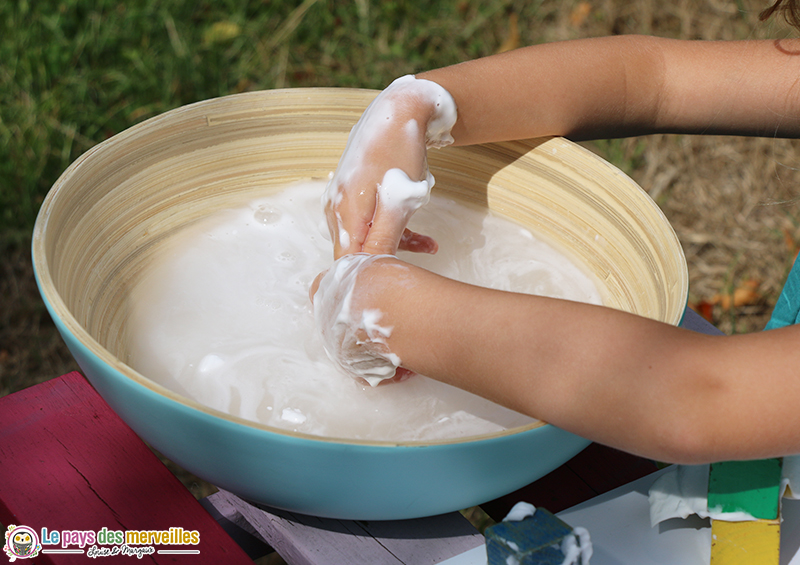 bac d'eau pour rincer les mains