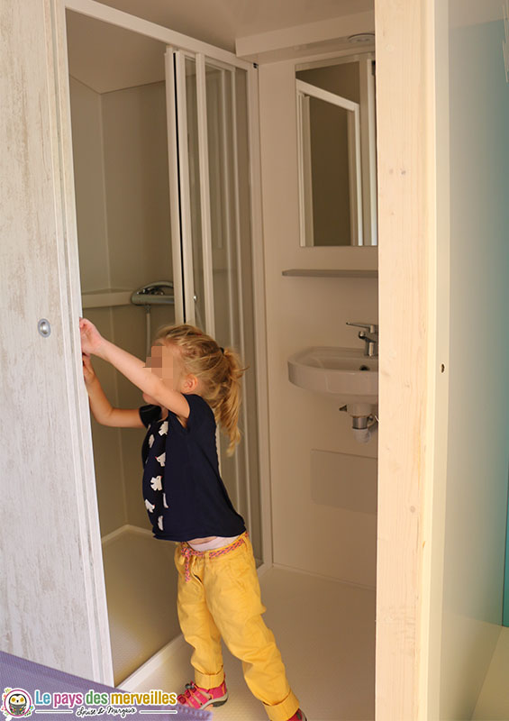 Salle de bain dans la tente maasaï