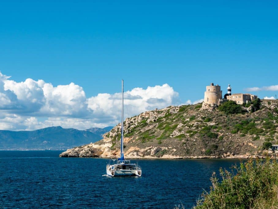 Des vacances insolites en Sardaigne à bord d'un bateau