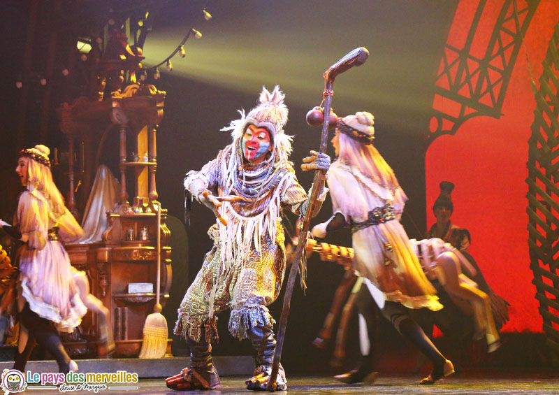 le roi lion dans le spectacle Mickey magicien