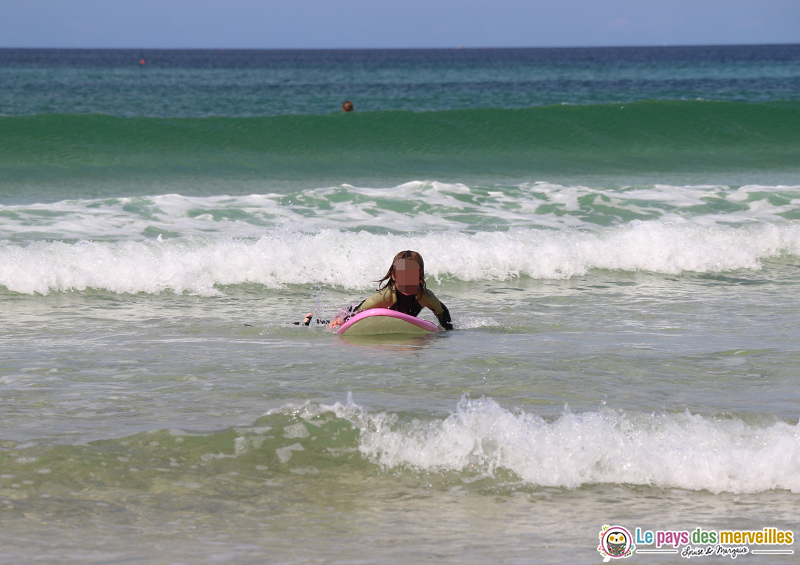 Surfer avec les enfants en Bretagne