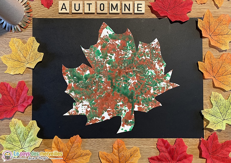 tableau d'automne avec un rouleau papier toilette