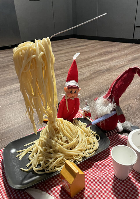 Blague des spaghettis volants lutin de Noël