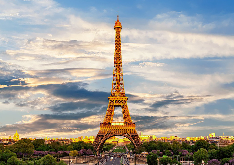 Tour Eiffel ensoleillée