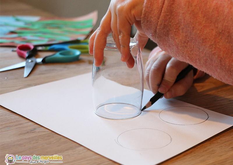 Dessiner un cercle avec le contour d'un verre