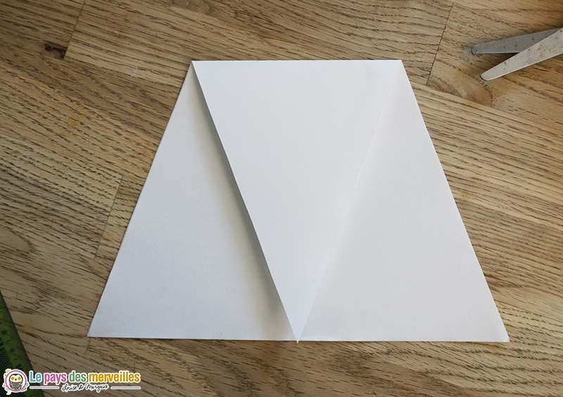 Triangle en papier pour faire une tête de renne
