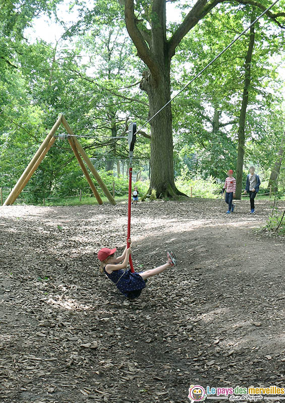 Tyrolienne enfant au zoo de Thoiry