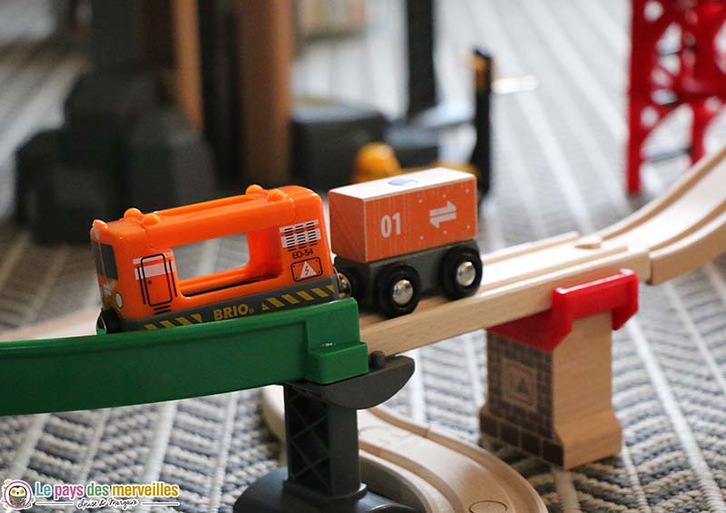 véhicule et wagon de transport Brio