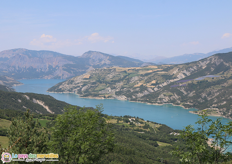 Vue sur le lac de Serre-Ponçon